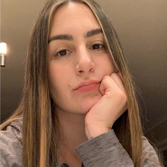 Profile Picture of Theano Delgado (@theanodelgado) on Poshmark