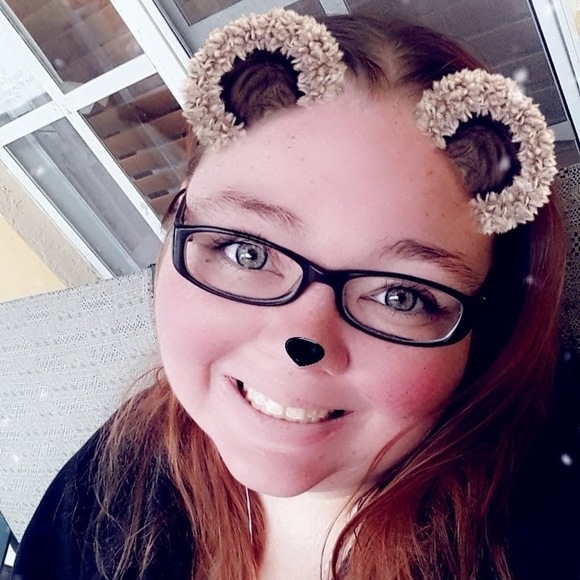 Profile Picture of Amanda Nilsen (@amandanilsen) on Poshmark