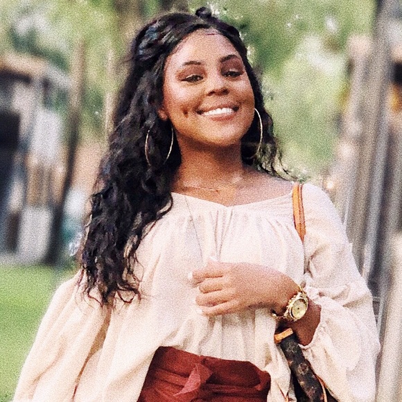 Profile Picture of Mallory Gothe (@mtgothe) on Poshmark