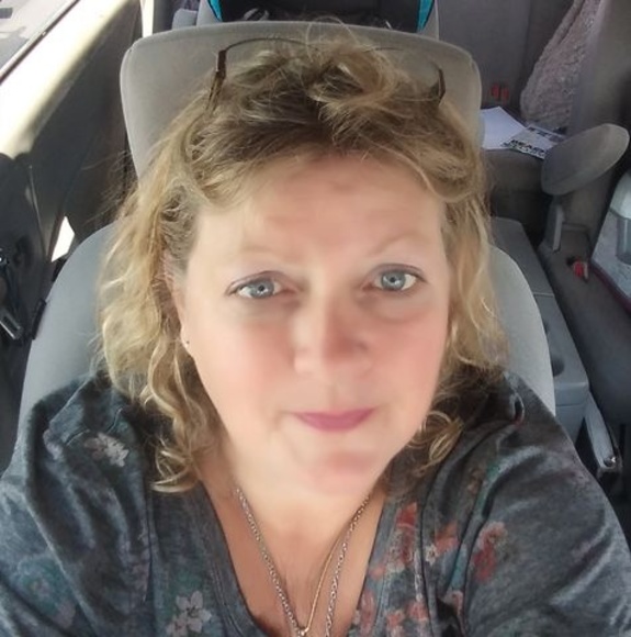 Profile Picture of Laurie Wolfe (@lauriewolfe613) on Poshmark