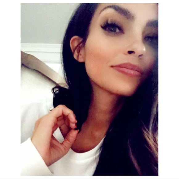 Profile Picture of Alicia Combe (@ritamarie07) on Poshmark