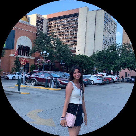 Profile Picture of Giselle Corpus (@gisellec0rpus) on Poshmark