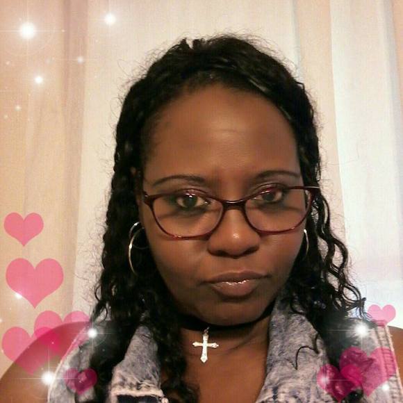 Profile Picture of Sherry Cooley (@quietstorm98) on Poshmark