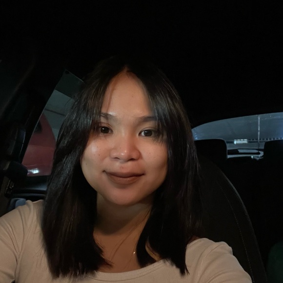 Profile Picture of Yin Mangune (@yinmangoo) on Poshmark