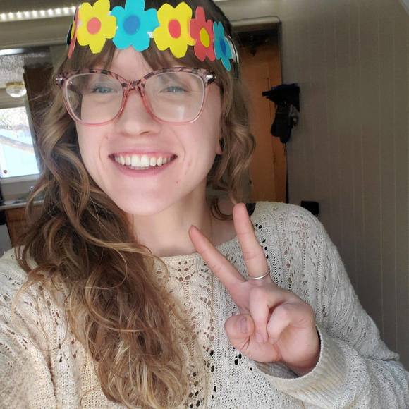 Profile Picture of Sara Bartoli (@sparkleaddictt) on Poshmark