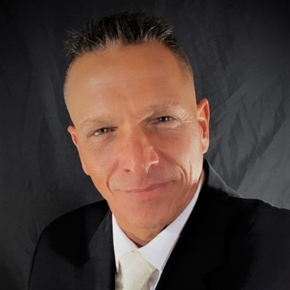 Profile Picture of Tony Cooke (@tcookee) on Poshmark