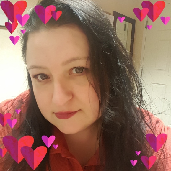 Profile Picture of Lisa Cote (@lisamvasquez) on Poshmark