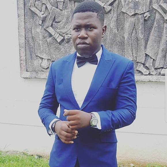 Profile Picture of Henry Andrews (@henryandrews) on Poshmark