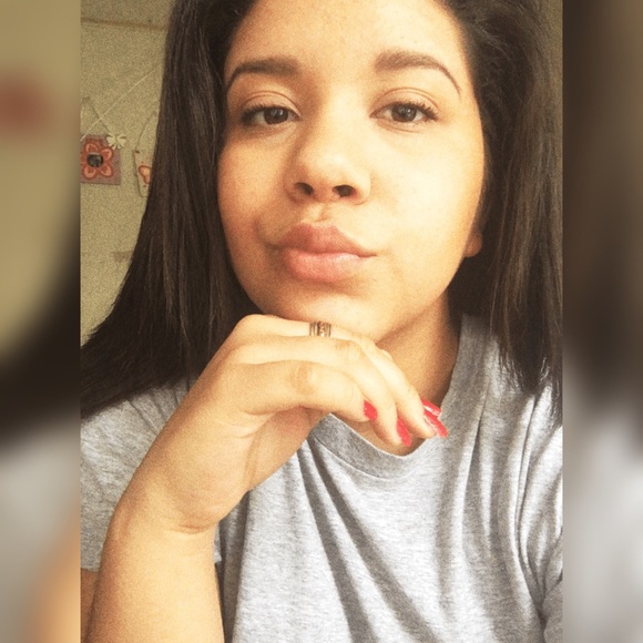 Profile Picture of Jenny Melgoza (@jennyyxoxo) on Poshmark