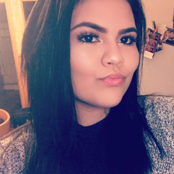 Profile Picture of Dianna Baldomar (@dbaldomar) on Poshmark
