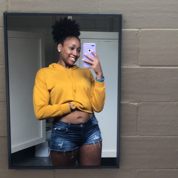 Profile Picture of Shae Daniels (@shaereneaaa) on Poshmark