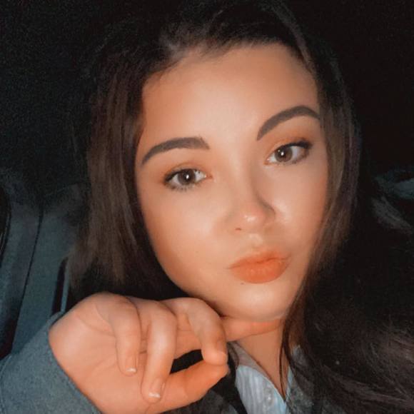 Profile Picture of Kristina Vanderpool (@kristina2017) on Poshmark