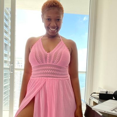 Profile Picture of Amber Peters (@AProse11) on Twitter