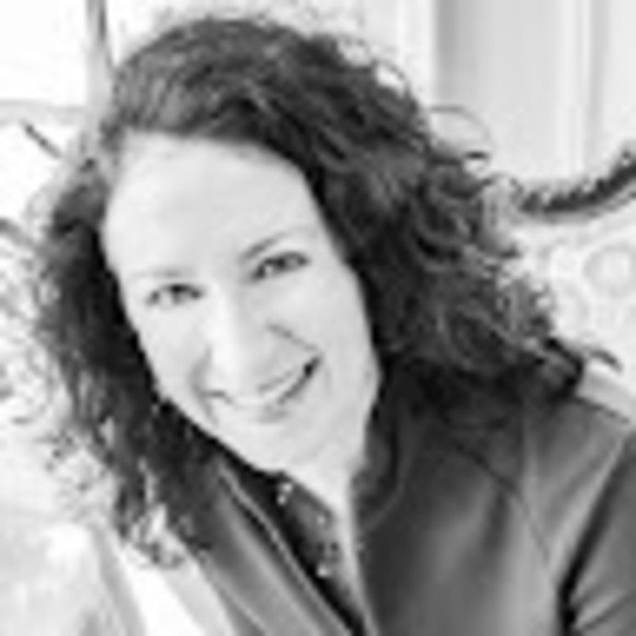 Profile Picture of Lori Jacobson (@lorijacobson194) on Poshmark