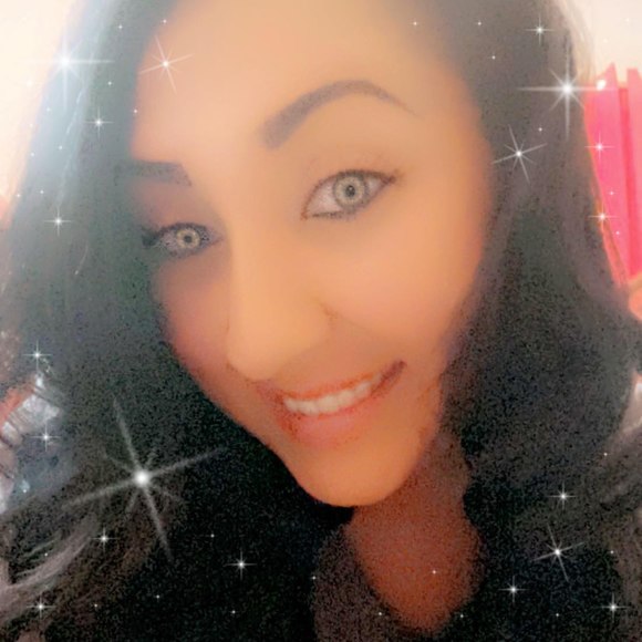 Profile Picture of Natasha Romero (@natashanicole06) on Poshmark