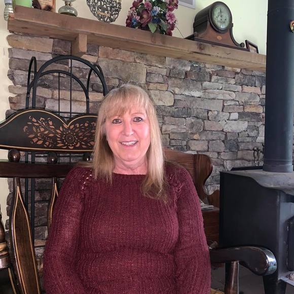 Profile Picture of Debra Wall (@debrawall803) on Poshmark