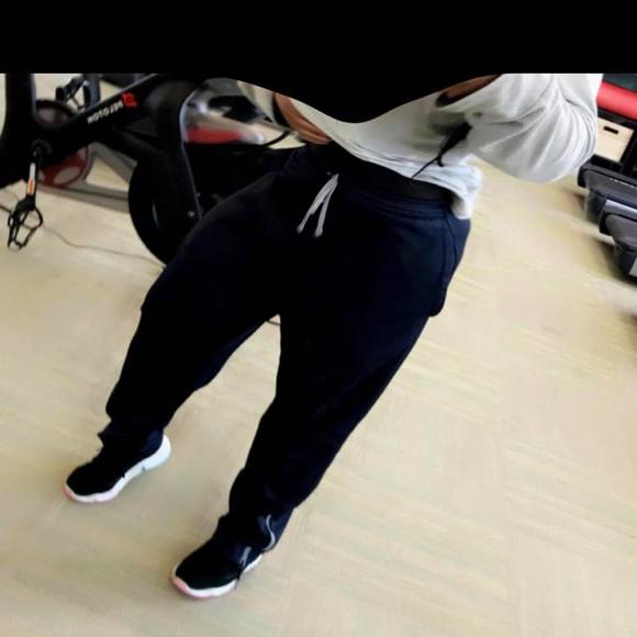 Profile Picture of April Fortson (@aprilfortson) on Poshmark