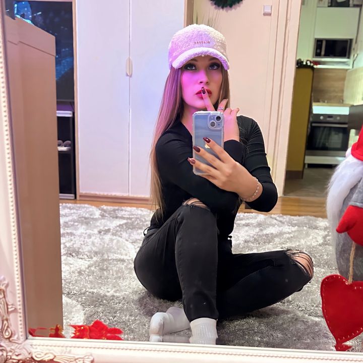 Profile Picture of Andrea Sima (@andreasima) on Tiktok