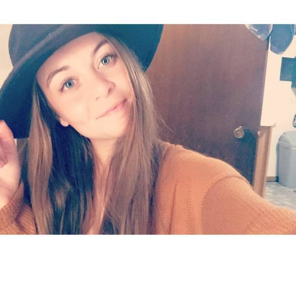 Profile Picture of Brielle Wright (@wrighbri006) on Poshmark