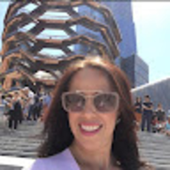 Profile Picture of Pamela Belluzzi (@pamelabelluzzi) on Poshmark