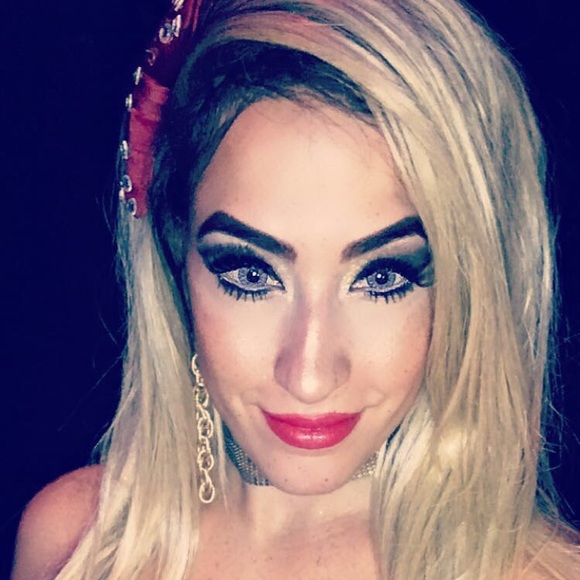 Profile Picture of Evelyn Aloyo (@evelynaloyo) on Poshmark