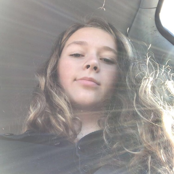 Profile Picture of Lucy Leonard (@lucyleonard703) on Poshmark