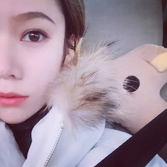 Profile Picture of Mandy Wu (@mwu041297) on Poshmark