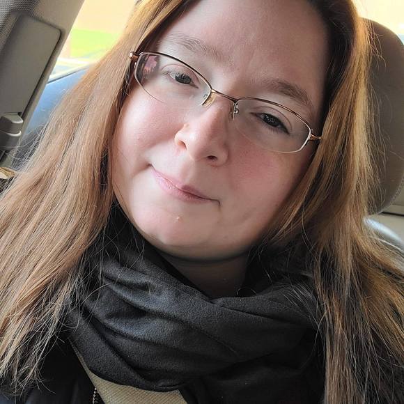 Profile Picture of Katie Luskus (@msluskus) on Poshmark