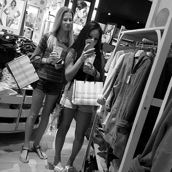 Profile Picture of Brianna Navarro (@omgbreezy) on Poshmark