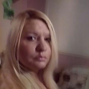 Profile Picture of Angela McDermott (@gelamc72) on Twitter