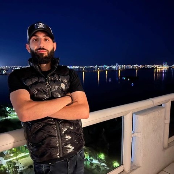 Profile Picture of Chris Konstantinidis (@chrismiamivice) on Poshmark