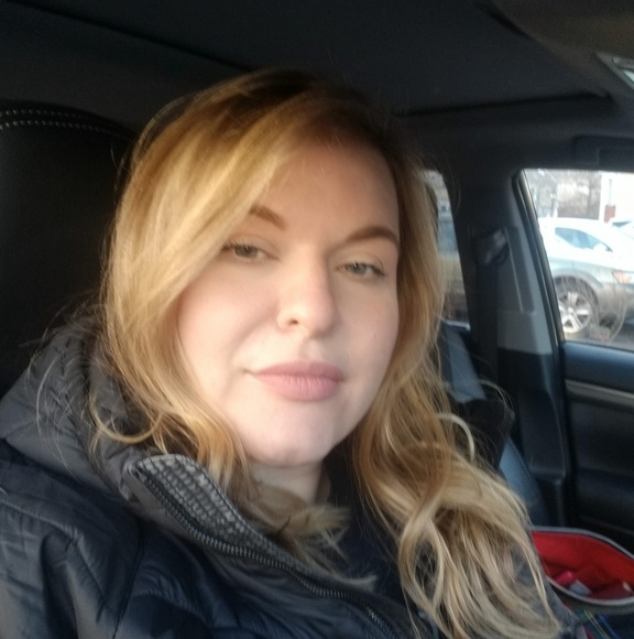 Profile Picture of Miranda Adamczyk (@rander1821) on Poshmark
