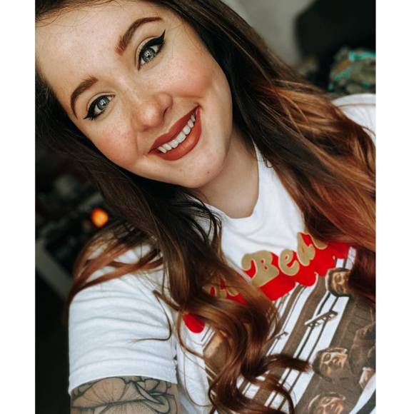 Profile Picture of Ashleigh Weiberg (@weiberg44) on Poshmark