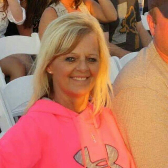 Profile Picture of Sharon Harrill (@dedor) on Poshmark