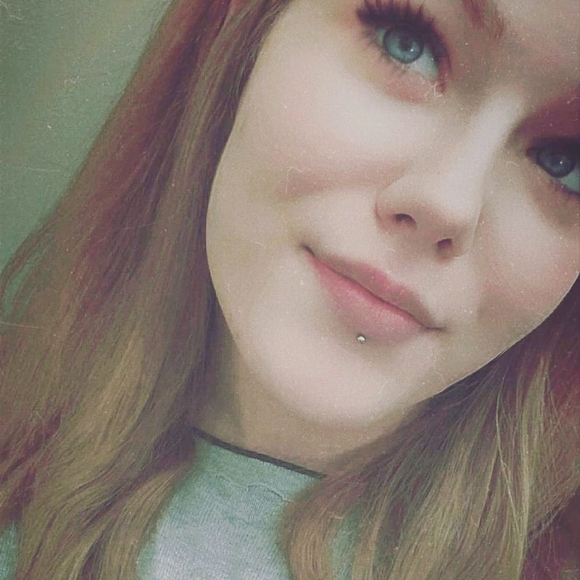Profile Picture of Danielle Gilson (@daniellegilson) on Poshmark
