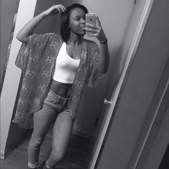 Profile Picture of Makiyia Harvey (@makiyiaa_) on Poshmark