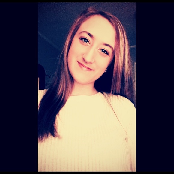 Profile Picture of Alyssa Tidwell (@tidwella_17) on Poshmark
