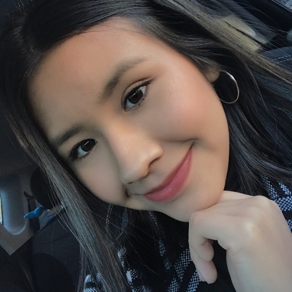 Profile Picture of Iris Dominguez (@irisbaut) on Poshmark