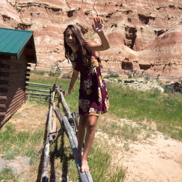 Profile Picture of Taryn Seabolt (@tarynsea) on Poshmark