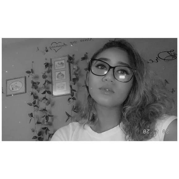 Profile Picture of Wilma Fuster (@fuster98) on Poshmark