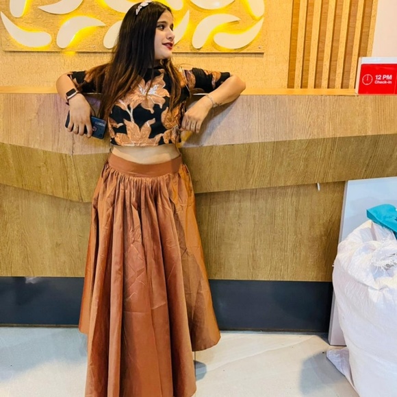 Profile Picture of Sona Jain (@sonaxijn) on Poshmark