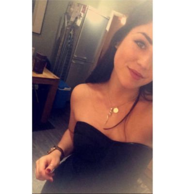 Profile Picture of Nicole (@NicoleeStroh) on Twitter