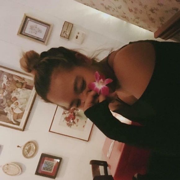 Profile Picture of Mariah Casey (@riahb319) on Poshmark