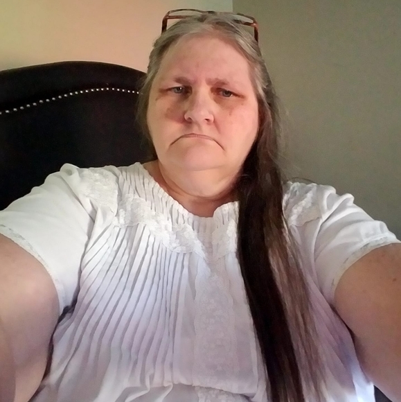 Profile Picture of Deborah Dillsworth (@ddillsworth) on Poshmark
