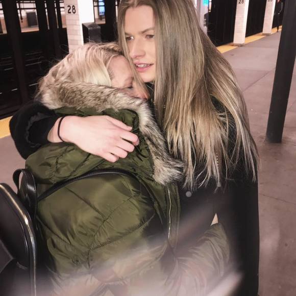Profile Picture of Lindsay Tuten (@lindsaytuten) on Poshmark