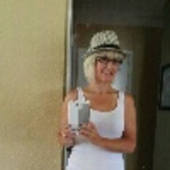 Profile Picture of Laura Verdugo (@chicaloca70) on Poshmark