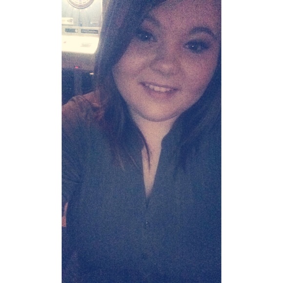 Profile Picture of Kalee Periman (@kaleeperiman) on Poshmark