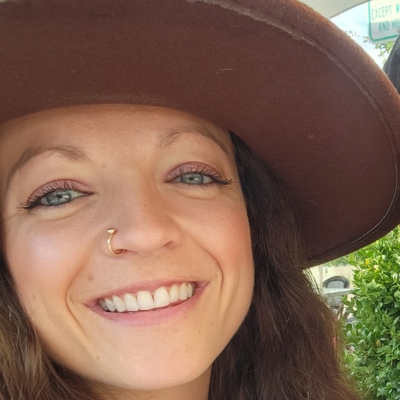 Profile Picture of Krystle Petroshus (@kpetroshus) on Poshmark