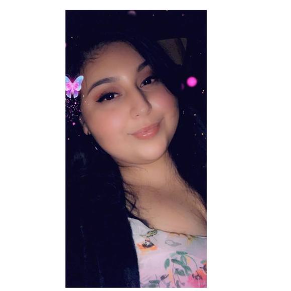 Profile Picture of Pamela Gonzalez (@pammyy_19) on Poshmark