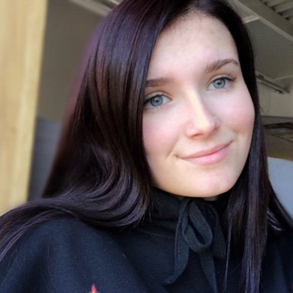 Profile Picture of Katelyn Mockler (@katexmockler) on Poshmark